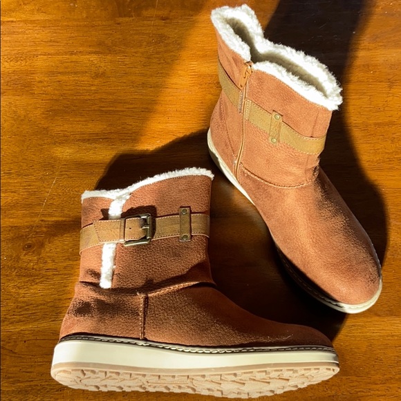 White Mountain Taite Boots - Picture 2 of 6